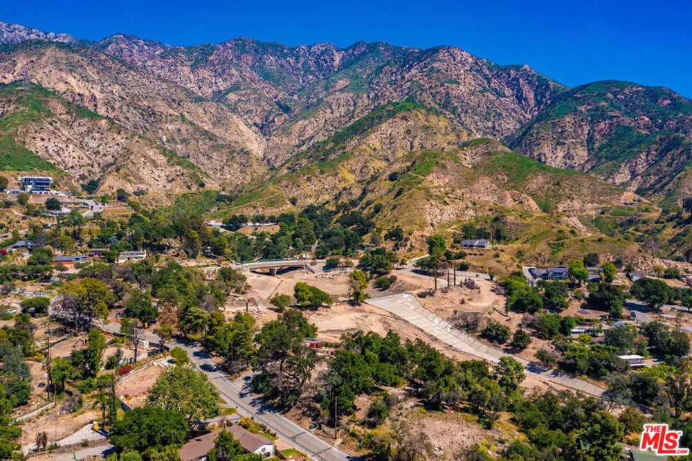 3172 Rubio Canyon Road Altadena, CA 91001