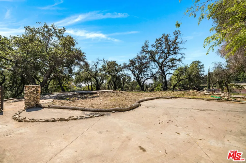 3172 Rubio Canyon Road Altadena, CA 91001