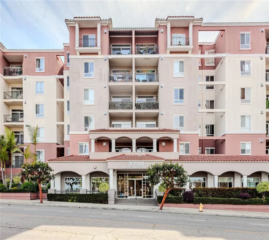 3750 Santa Rosalia Drive #207 Los Angeles, CA 90008