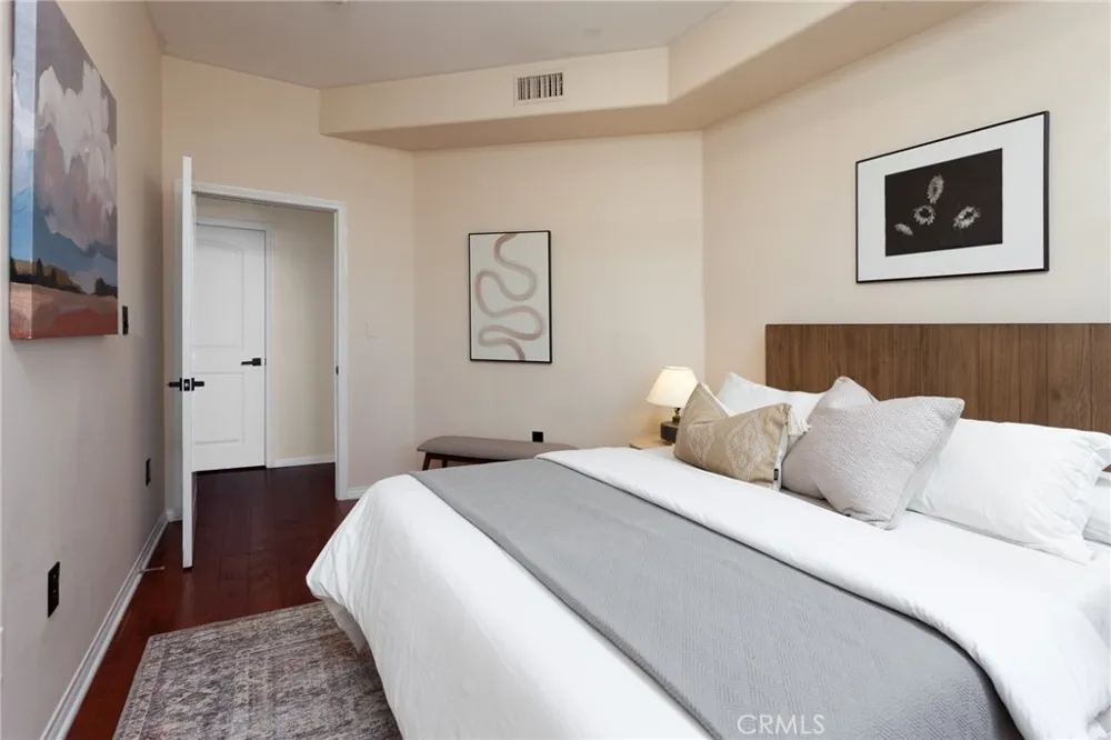 3750 Santa Rosalia Drive #207 Los Angeles, CA 90008