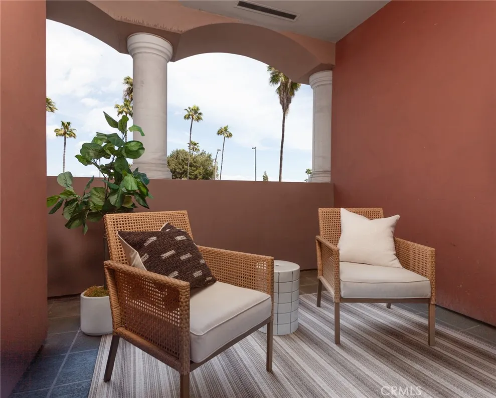 3750 Santa Rosalia Drive #207 Los Angeles, CA 90008