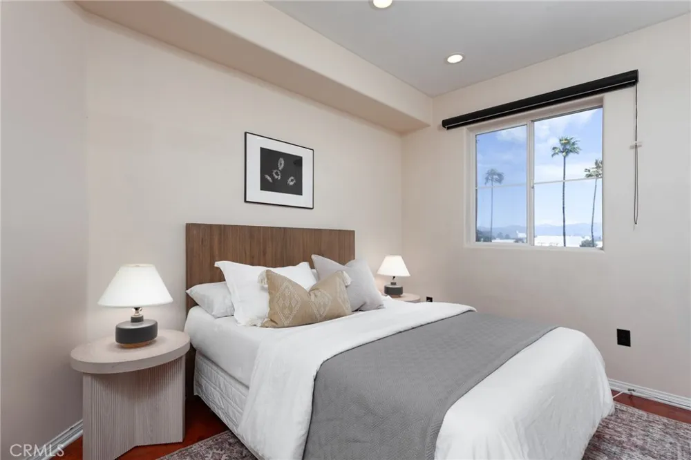3750 Santa Rosalia Drive #207 Los Angeles, CA 90008