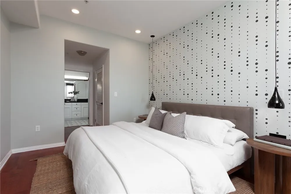 3750 Santa Rosalia Drive #207 Los Angeles, CA 90008