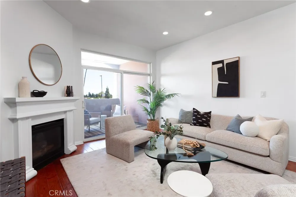 3750 Santa Rosalia Drive #207 Los Angeles, CA 90008