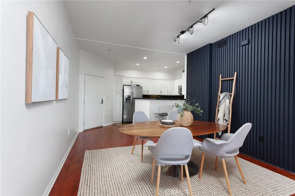 3750 Santa Rosalia Drive #207 Los Angeles, CA 90008