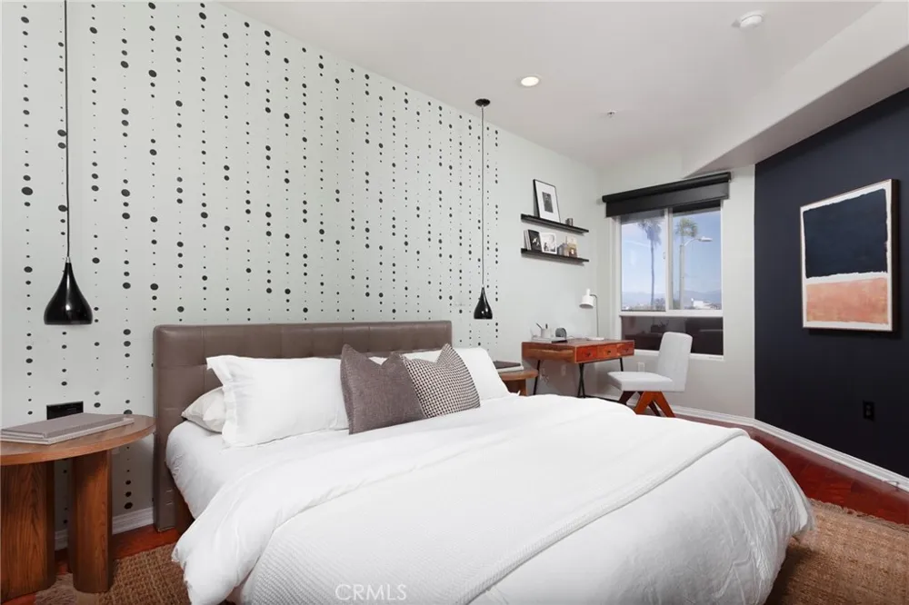 3750 Santa Rosalia Drive #207 Los Angeles, CA 90008