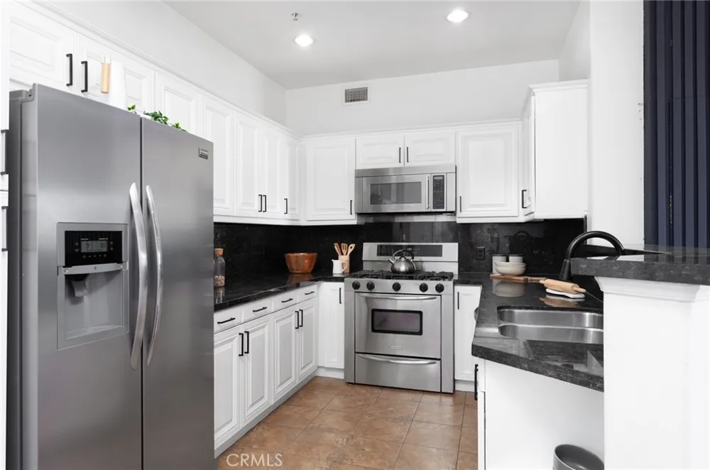 3750 Santa Rosalia Drive #207 Los Angeles, CA 90008