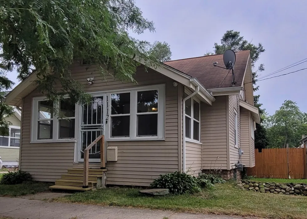 1112 Woodsum Street Jackson City, MI 49203
