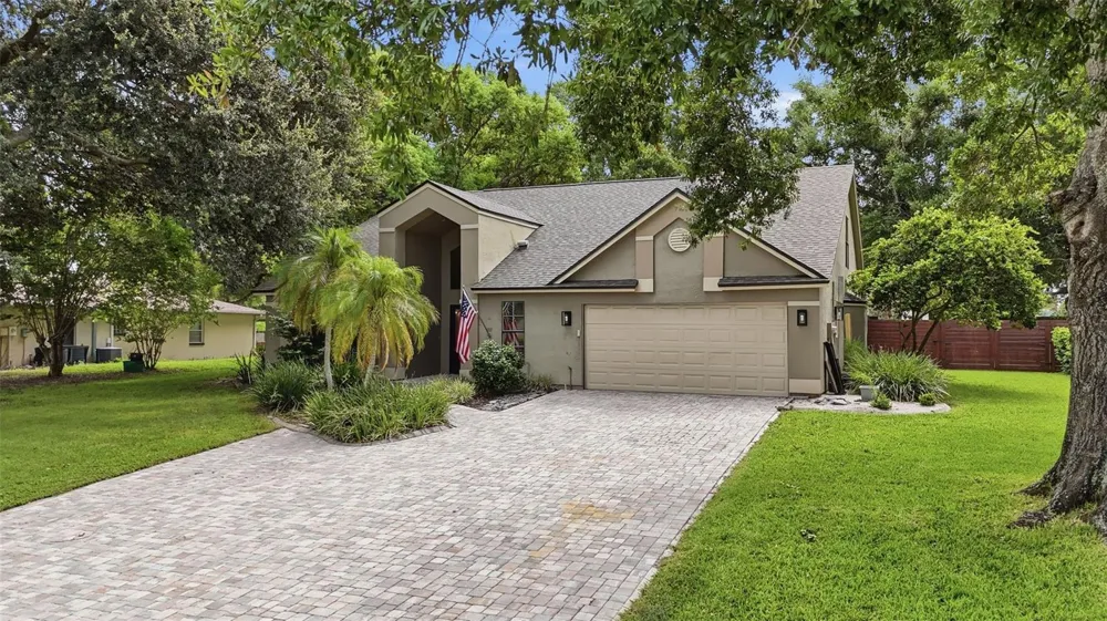 2704 BUCKHORN OAKS DRIVE Valrico, FL 33594