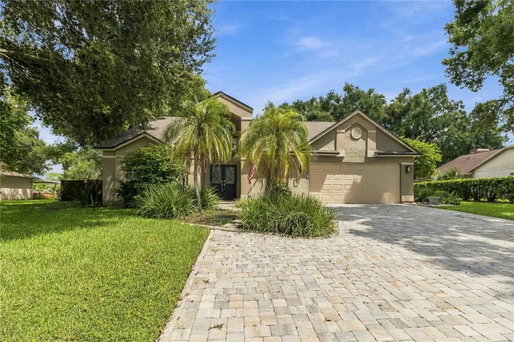 2704 BUCKHORN OAKS DRIVE Valrico, FL 33594