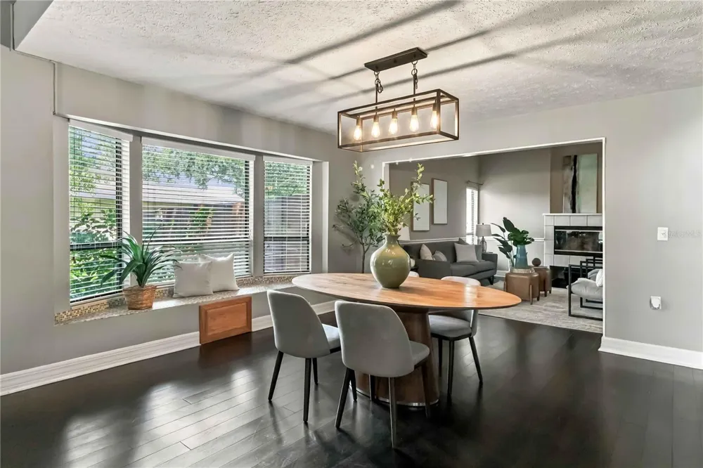 2704 BUCKHORN OAKS DRIVE Valrico, FL 33594