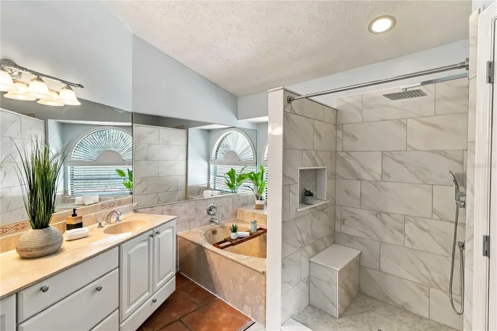 2704 BUCKHORN OAKS DRIVE Valrico, FL 33594