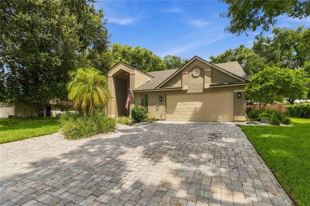 2704 BUCKHORN OAKS DRIVE Valrico, FL 33594