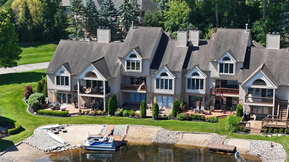 18048 Blue Heron Drive W Northville Township, MI 48168