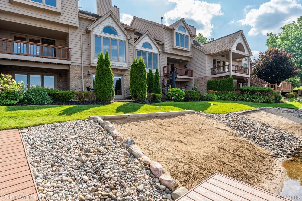 18048 Blue Heron Drive W Northville Township, MI 48168