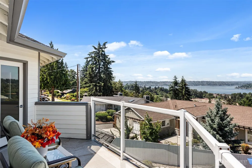 7615 113th Avenue SE Newcastle, WA 98056
