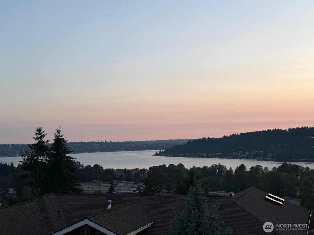 7615 113th Avenue SE Newcastle, WA 98056