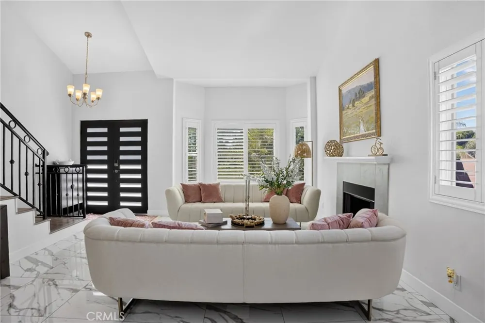 15553 Cobalt Sylmar, CA 91342