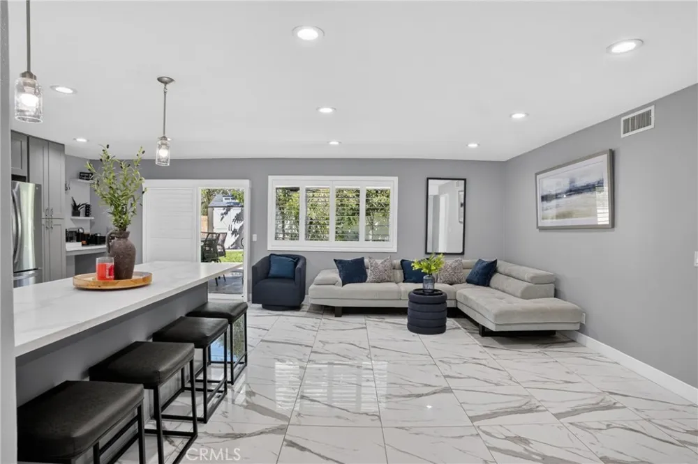 15553 Cobalt Sylmar, CA 91342