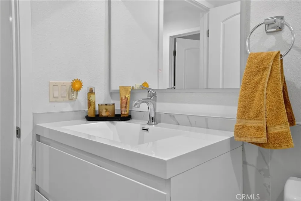 15553 Cobalt Sylmar, CA 91342
