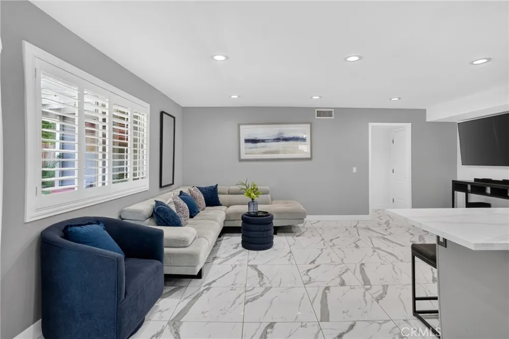 15553 Cobalt Sylmar, CA 91342