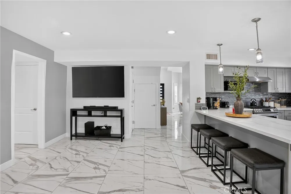 15553 Cobalt Sylmar, CA 91342