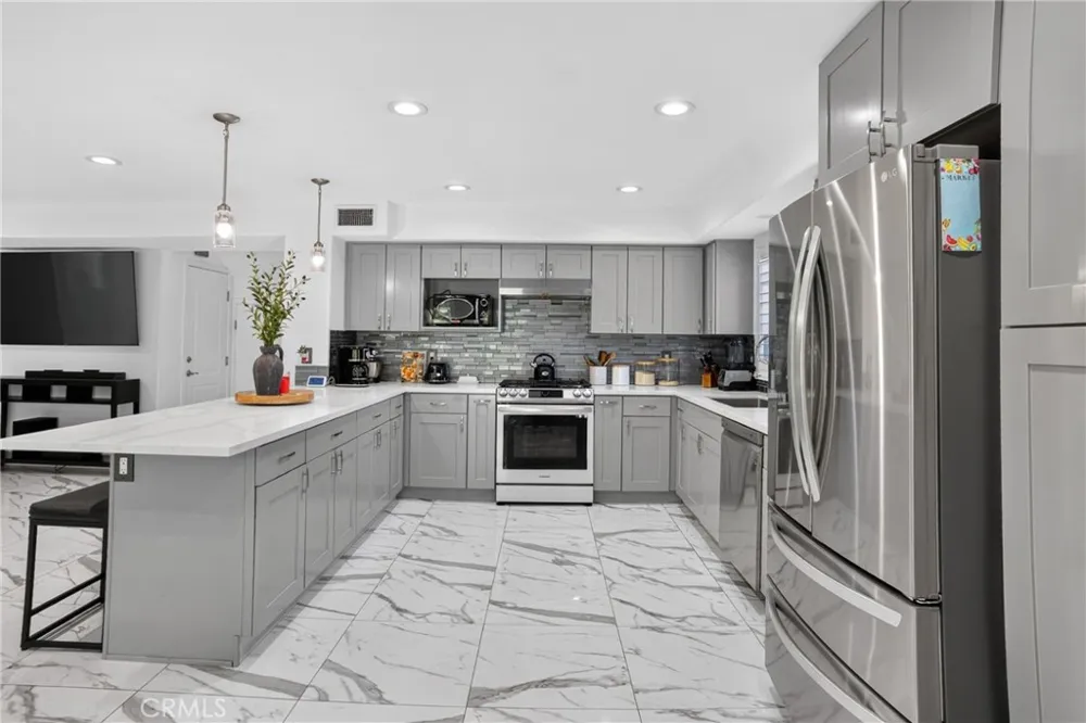 15553 Cobalt Sylmar, CA 91342