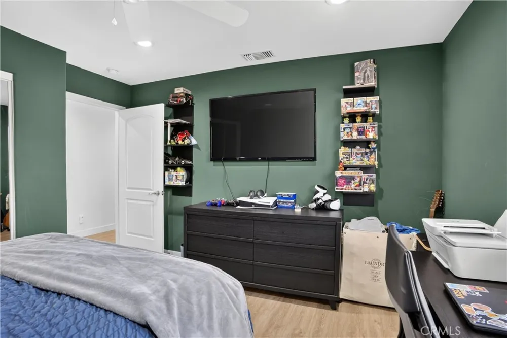 15553 Cobalt Sylmar, CA 91342