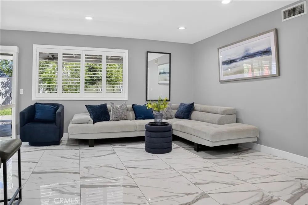 15553 Cobalt Sylmar, CA 91342