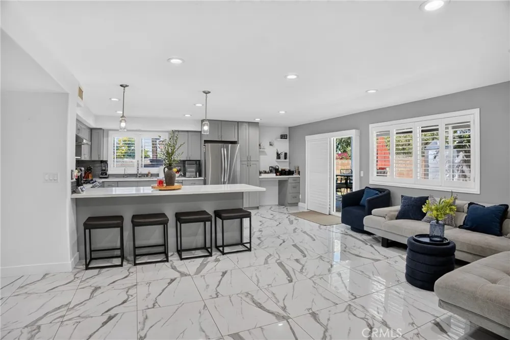 15553 Cobalt Sylmar, CA 91342