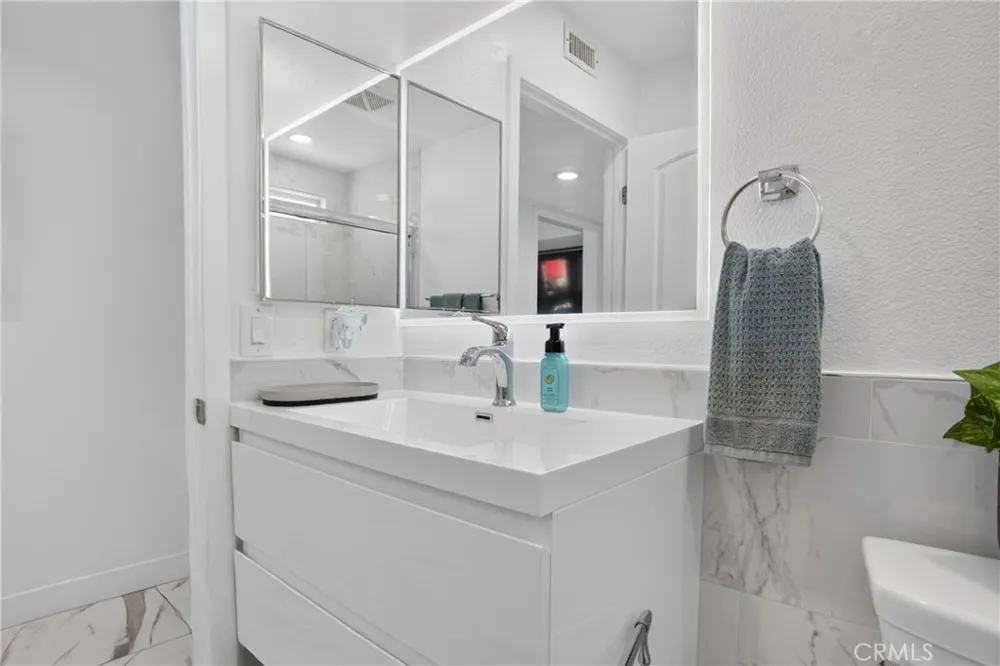 15553 Cobalt Sylmar, CA 91342