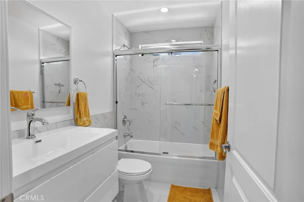 15553 Cobalt Sylmar, CA 91342