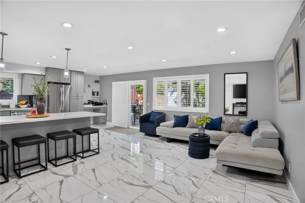 15553 Cobalt Sylmar, CA 91342