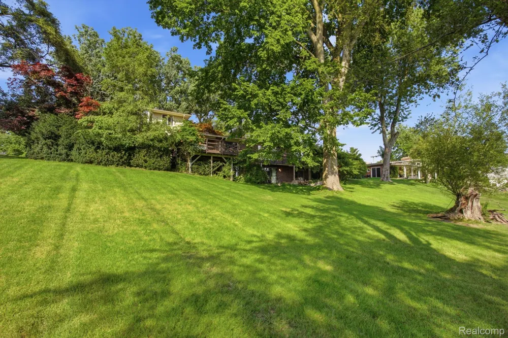 2726 Bay Drive West Bloomfield Charter Township, MI 48324