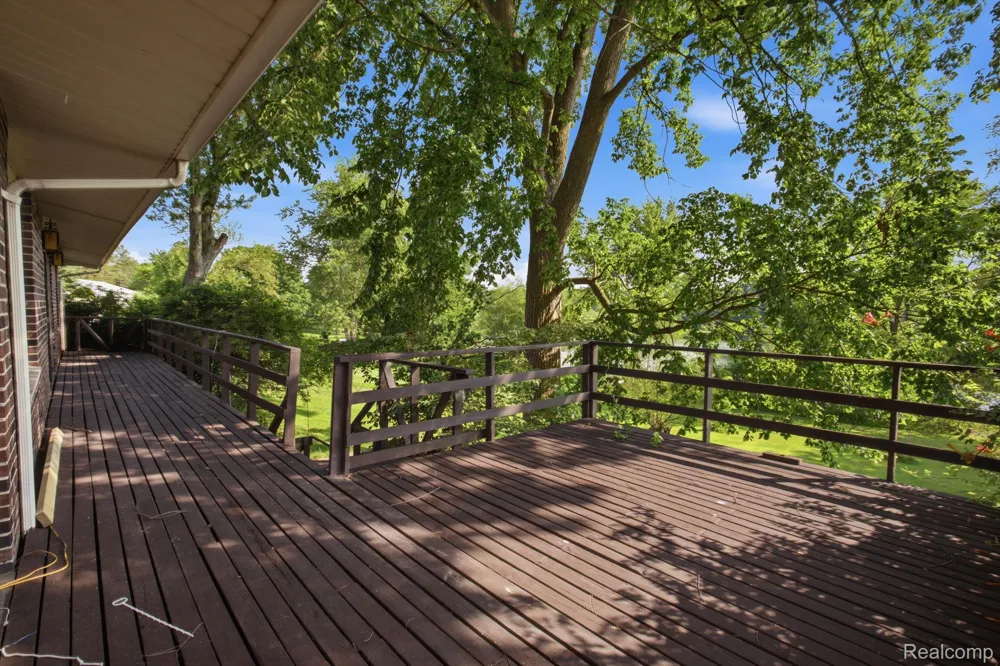 2726 Bay Drive West Bloomfield Charter Township, MI 48324