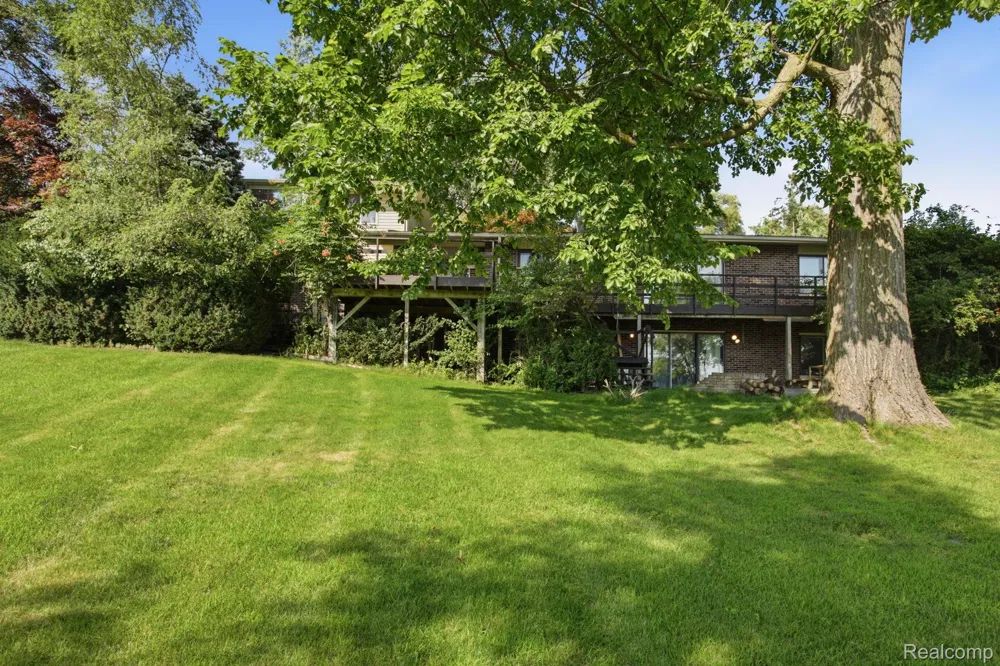 2726 Bay Drive West Bloomfield Charter Township, MI 48324