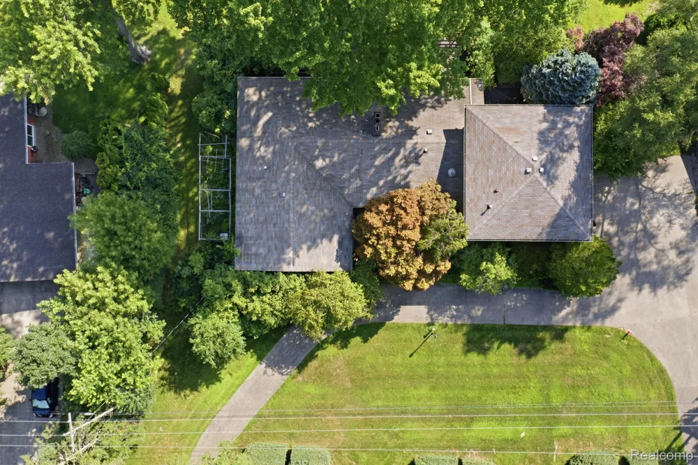 2726 Bay Drive West Bloomfield Charter Township, MI 48324