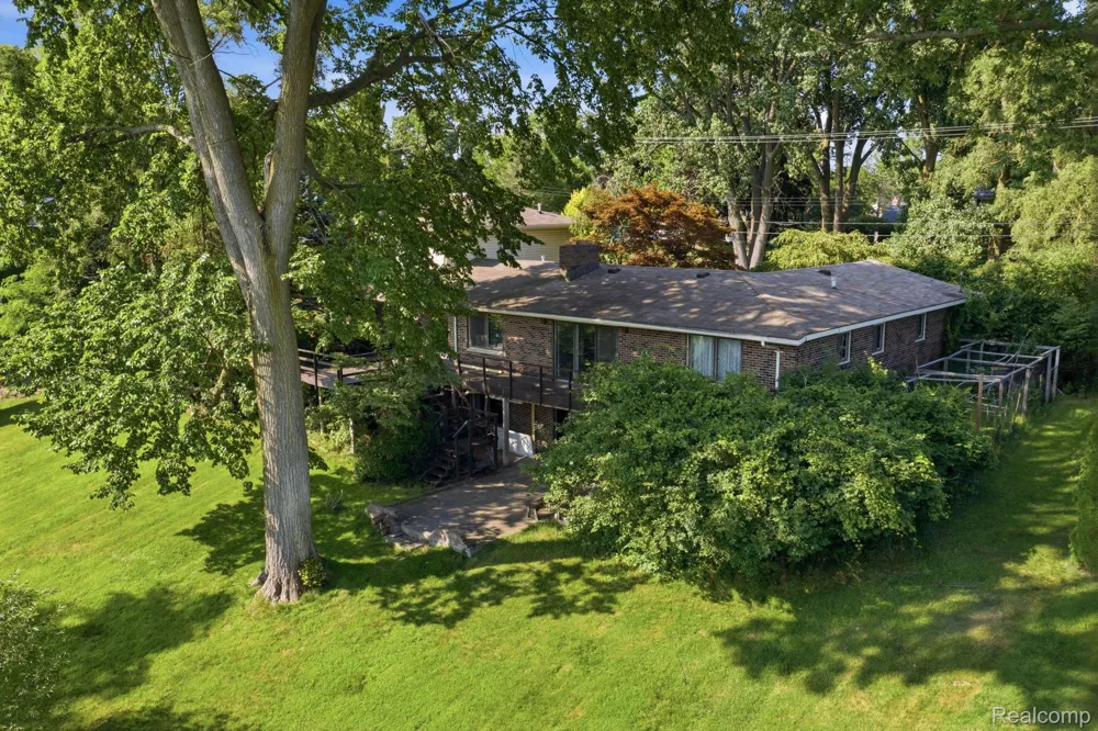 2726 Bay Drive West Bloomfield Charter Township, MI 48324