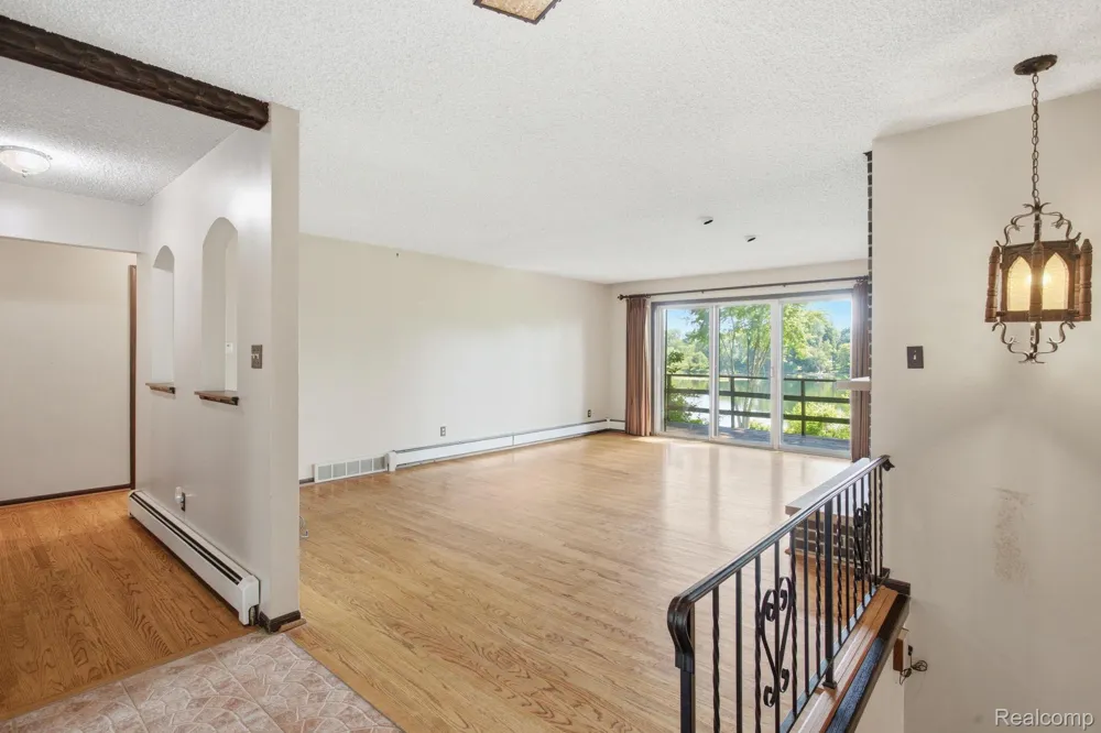 2726 Bay Drive West Bloomfield Charter Township, MI 48324