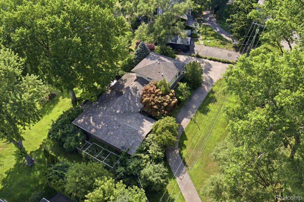 2726 Bay Drive West Bloomfield Charter Township, MI 48324