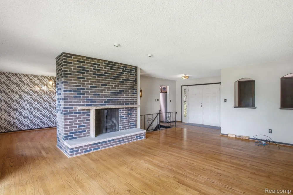 2726 Bay Drive West Bloomfield Charter Township, MI 48324