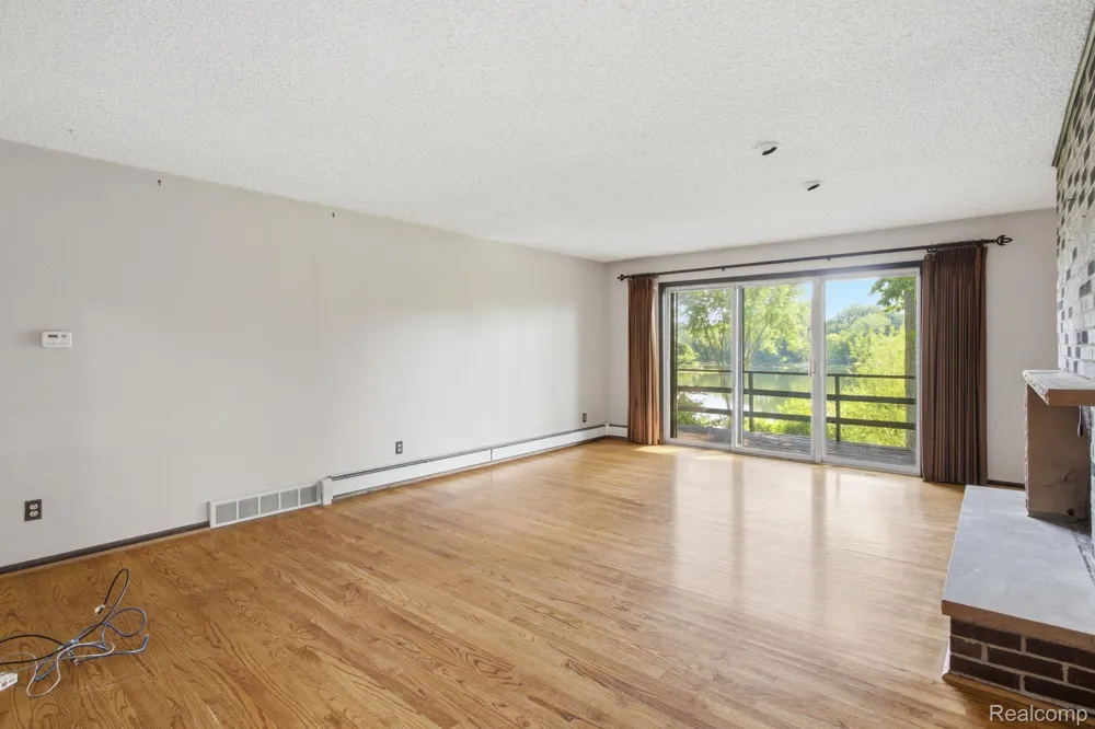 2726 Bay Drive West Bloomfield Charter Township, MI 48324