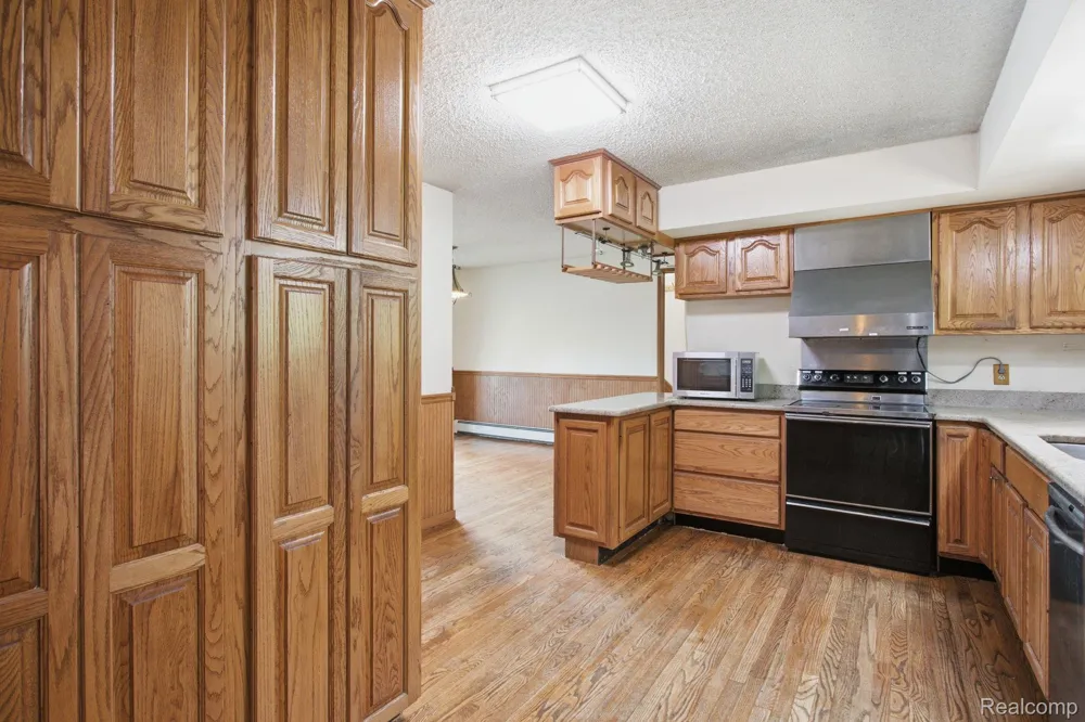 2726 Bay Drive West Bloomfield Charter Township, MI 48324