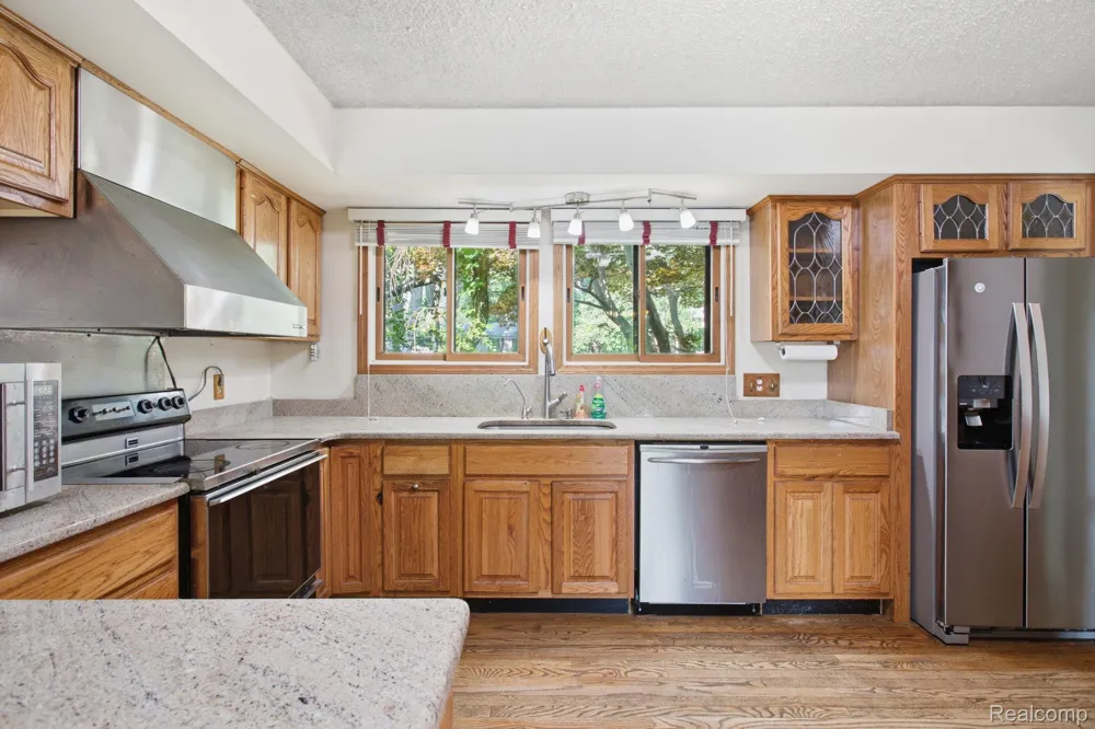 2726 Bay Drive West Bloomfield Charter Township, MI 48324