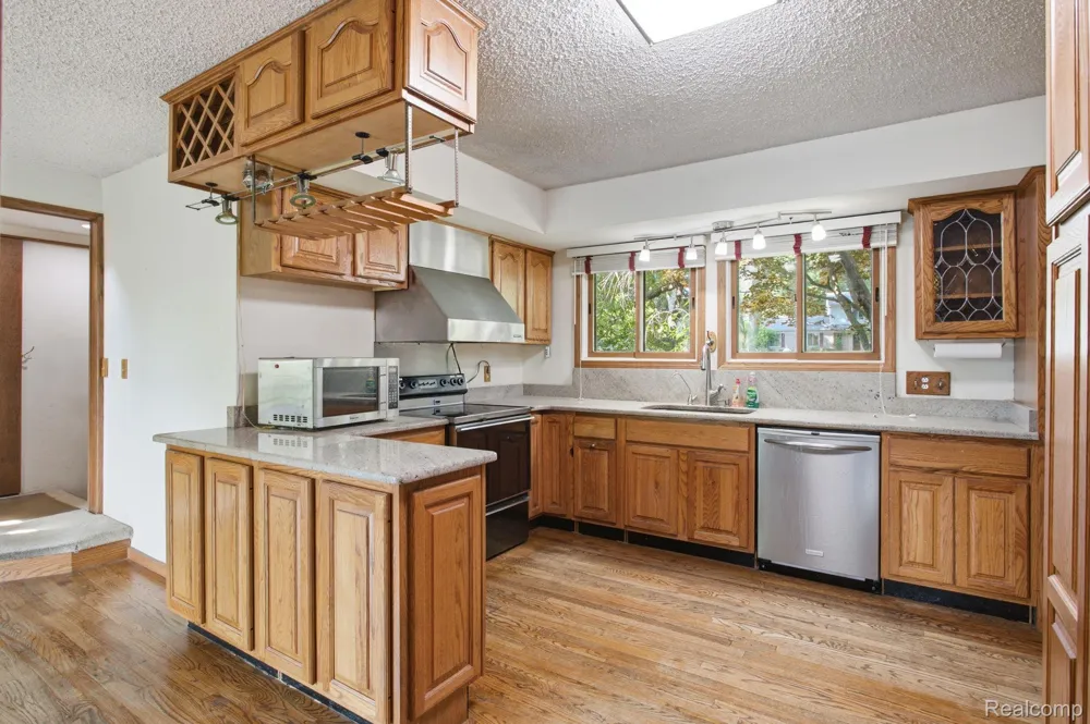 2726 Bay Drive West Bloomfield Charter Township, MI 48324