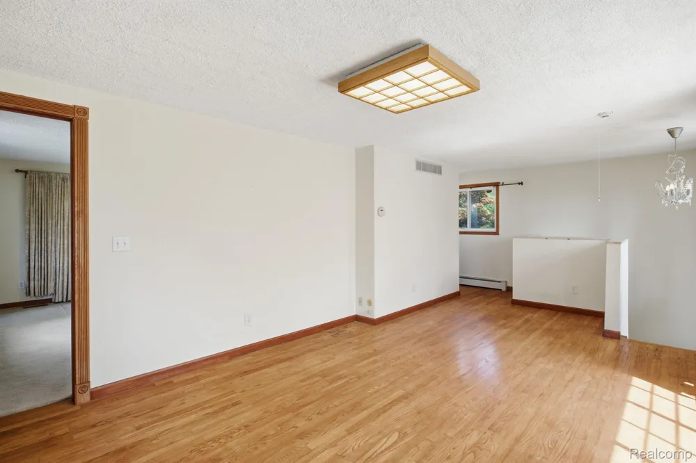2726 Bay Drive West Bloomfield Charter Township, MI 48324