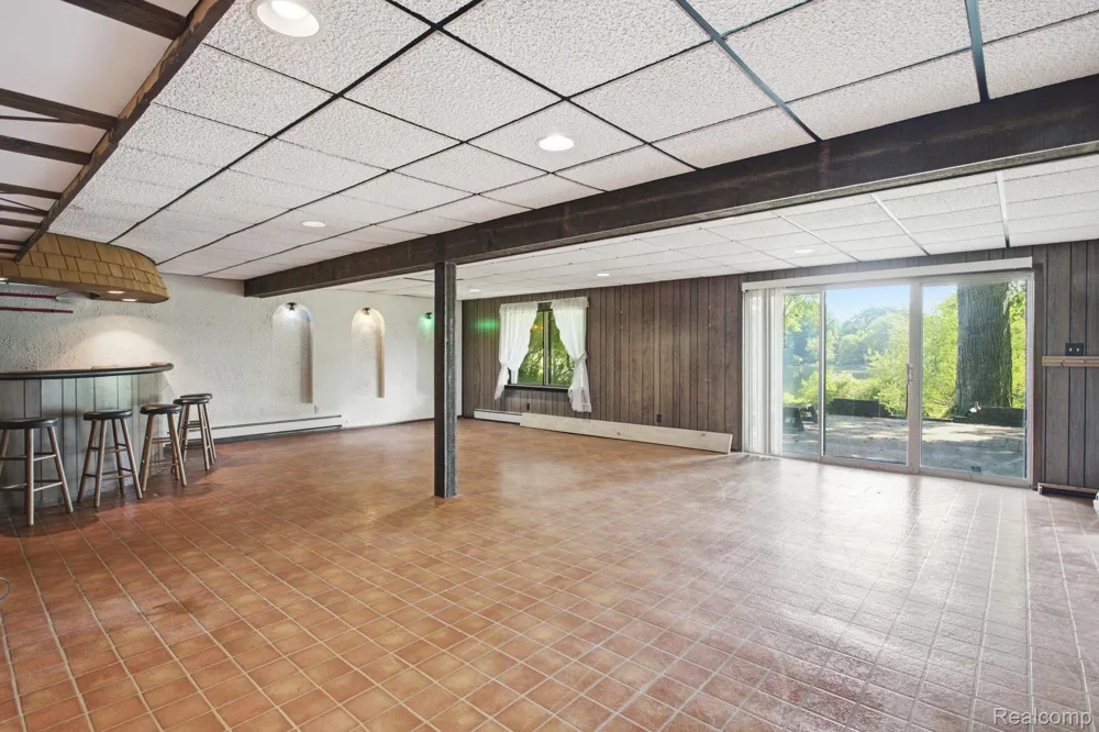 2726 Bay Drive West Bloomfield Charter Township, MI 48324