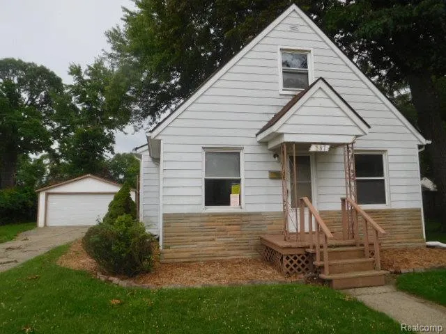 387 W Maxlow Avenue Hazel Park City, MI 48030