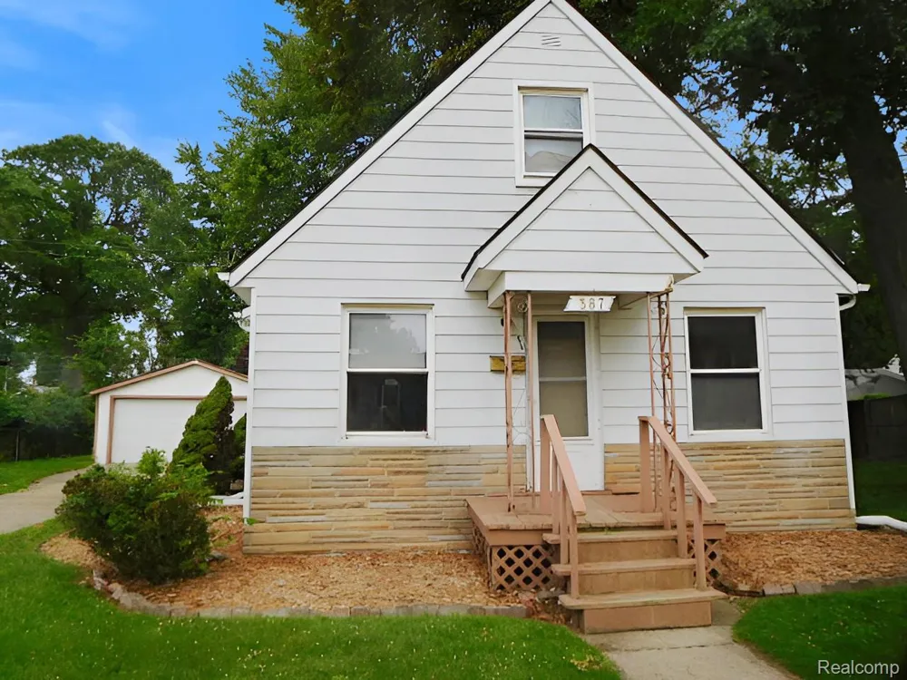 387 W Maxlow Avenue Hazel Park City, MI 48030