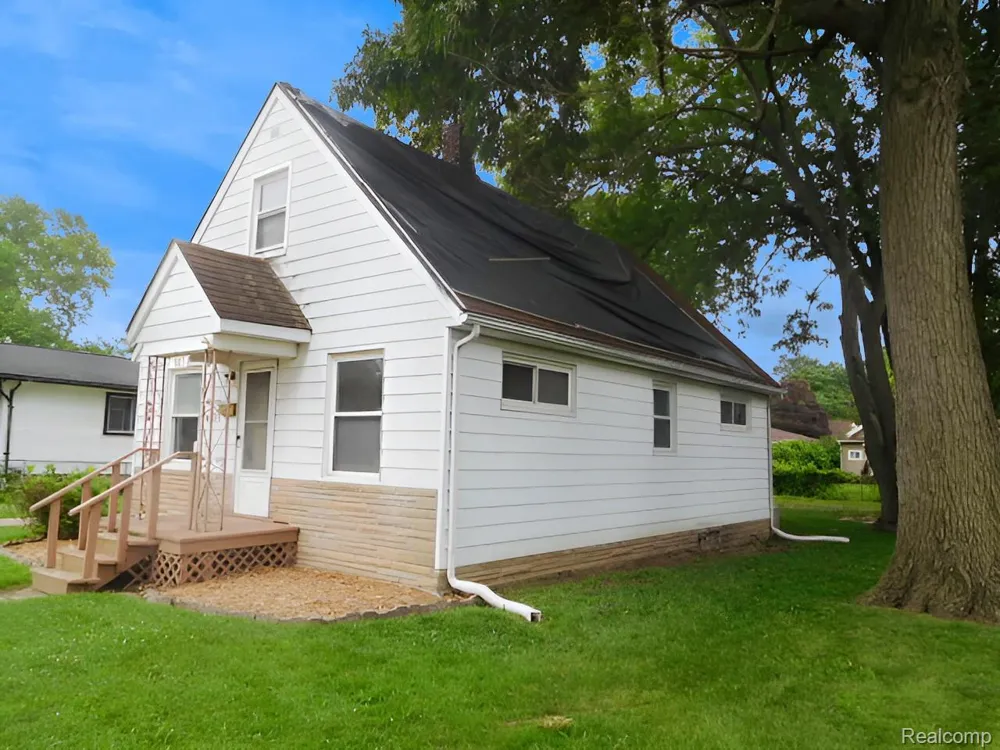 387 W Maxlow Avenue Hazel Park City, MI 48030